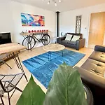 Riverside Apartment At Woodsmill Quay