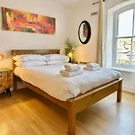 Riverside Apartment At Woodsmill Quay